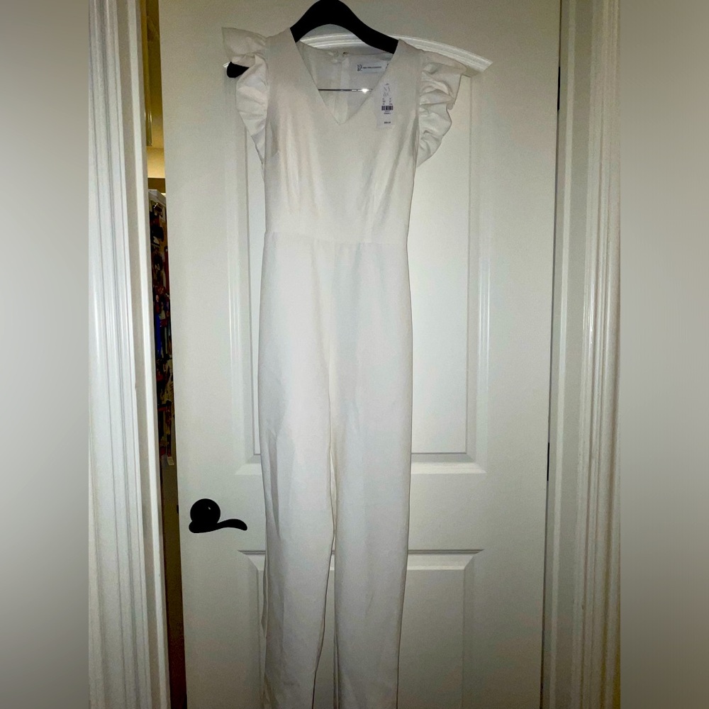 New York and company white jumpsuit. Very good for formal events! Never worn!